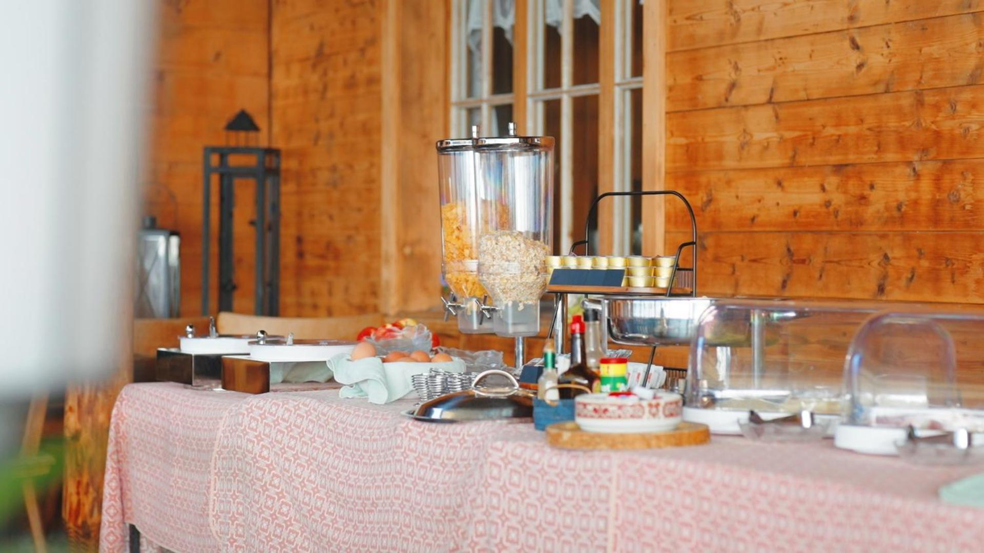 Hotel Wildbach Brienz Бриенц Екстериор снимка