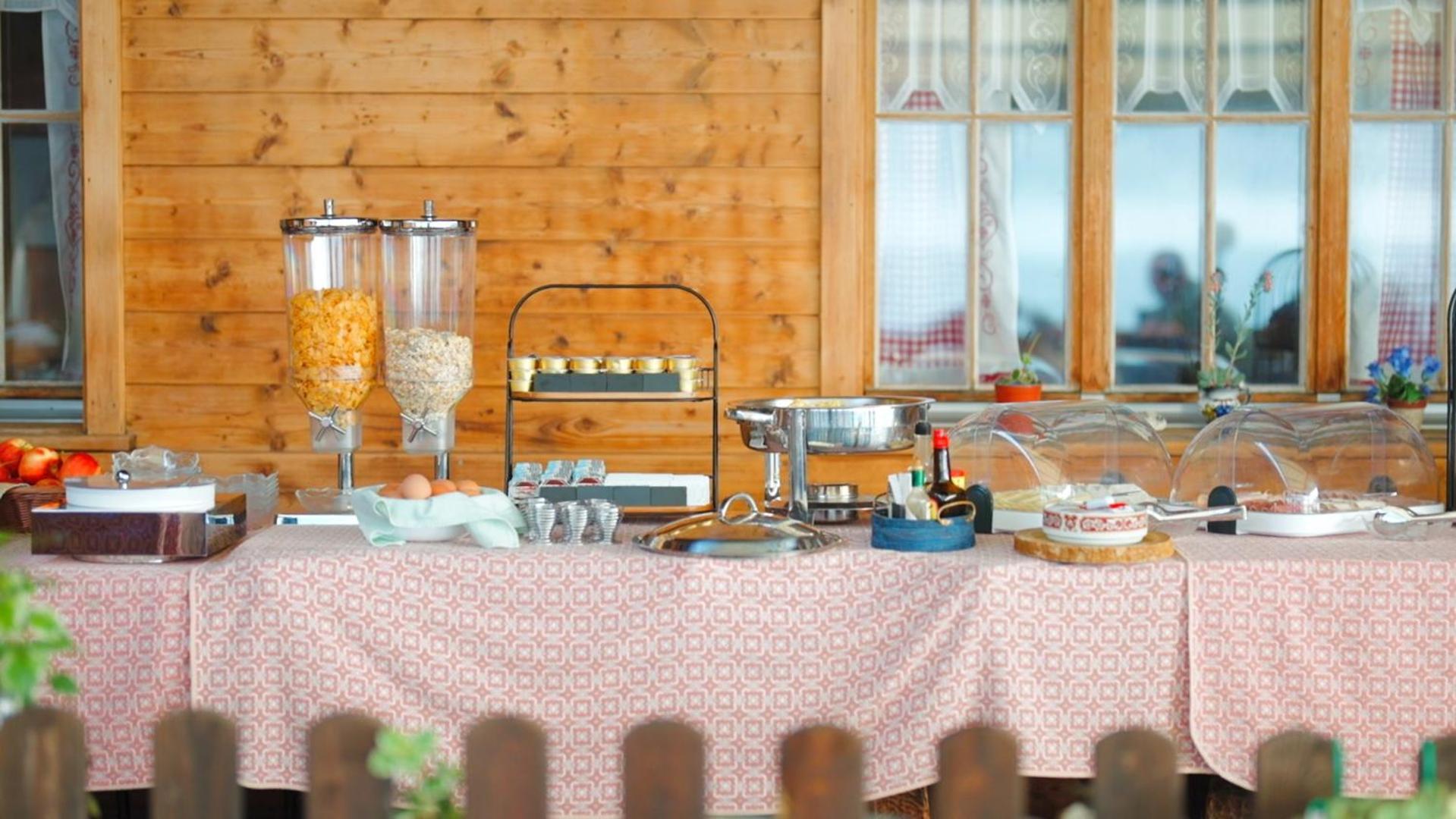 Hotel Wildbach Brienz Бриенц Екстериор снимка